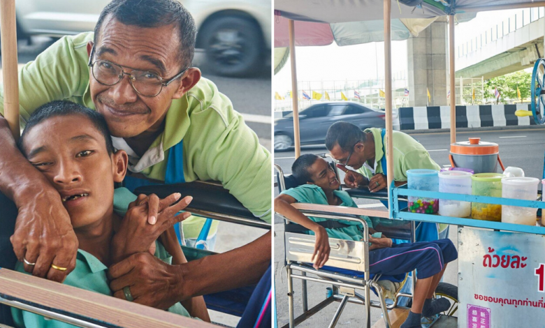 Photo of Man Travels 6KM Daily To Sell 10฿ Shaved Ice In Bangkok For His Son’s Medical Bills