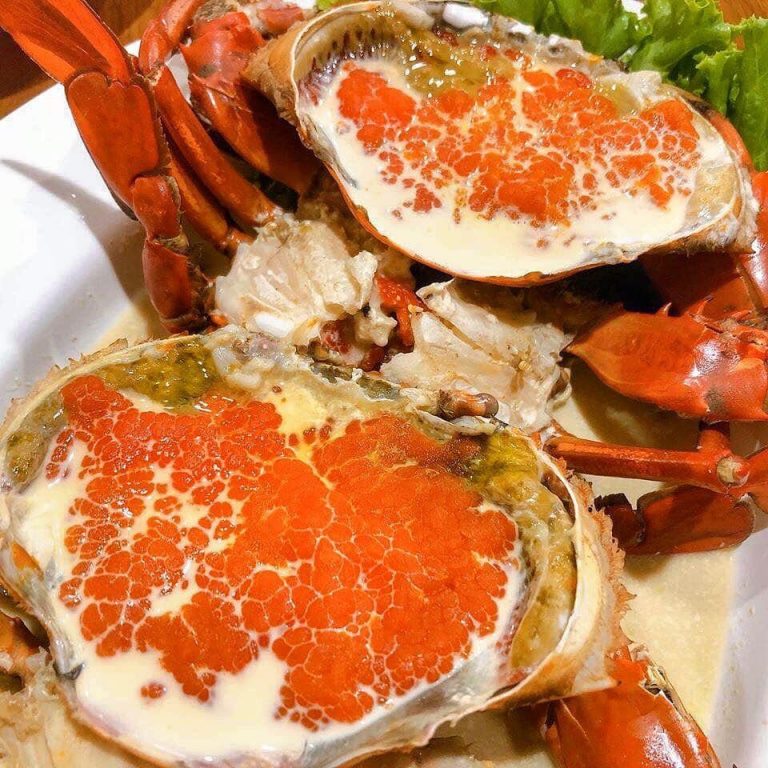 This Spot In Bangkok Serves Mouthwatering Crab Meat & Omelette Fried