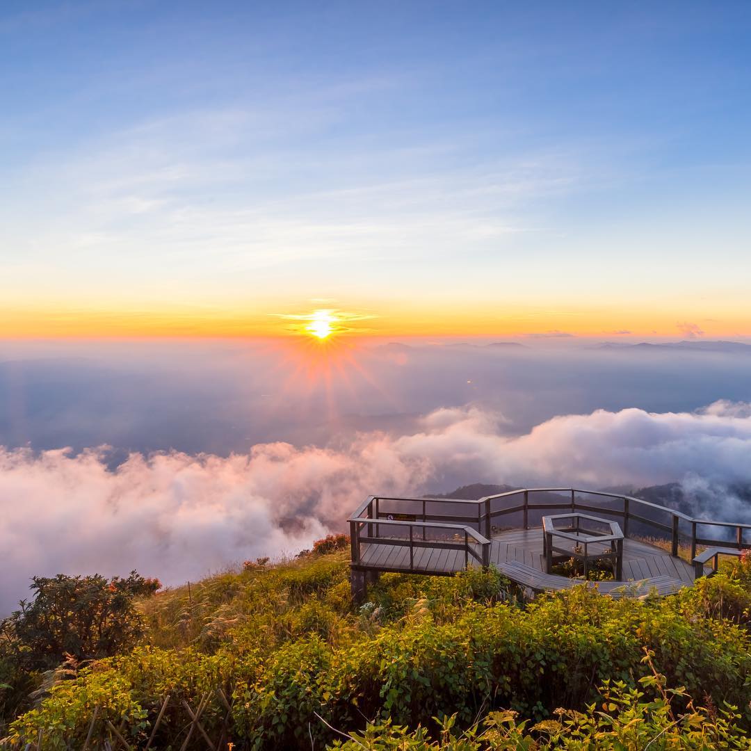 peak travel season in thailand