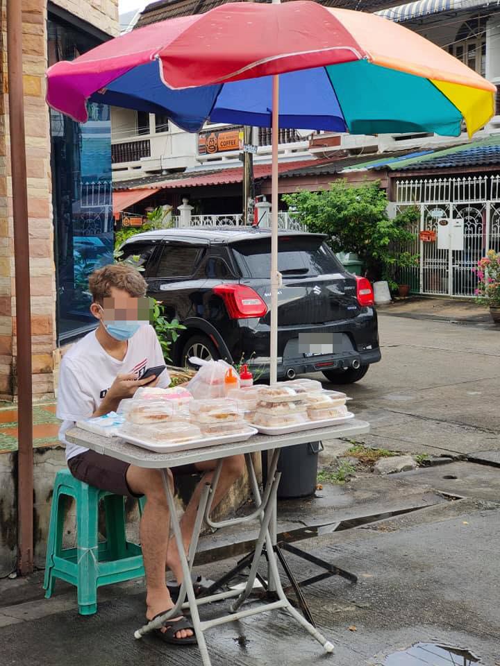 graduate selling chicken rice