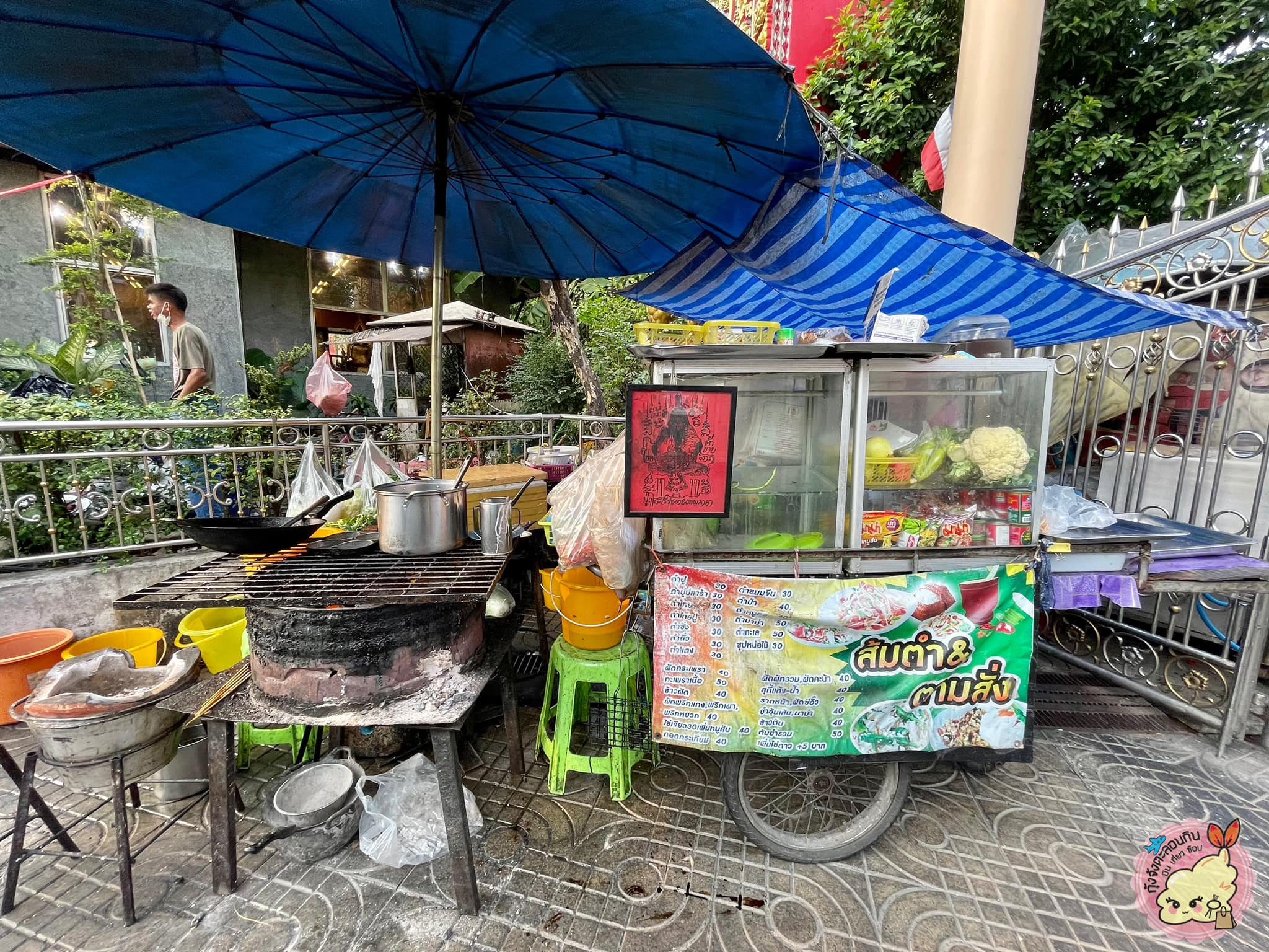 This Stall In Bangkok Sells Thai Basil Rice Loaded With Shrimps