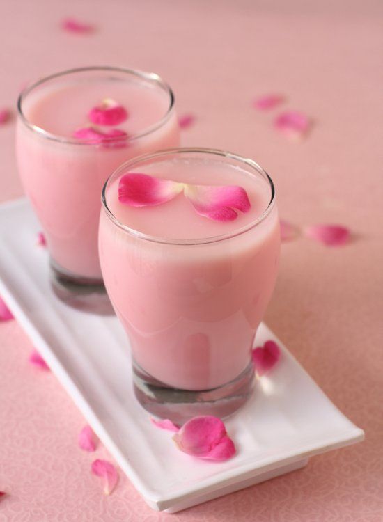 thai rose milk tea