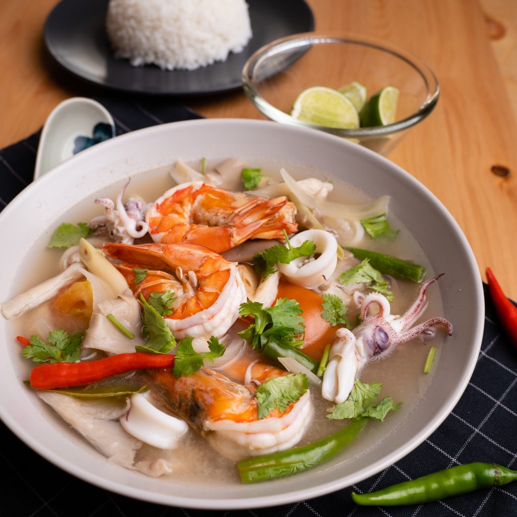 clear tom yum soup